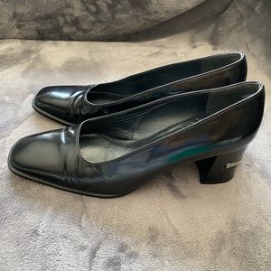 Sold - Stuart  Weizman